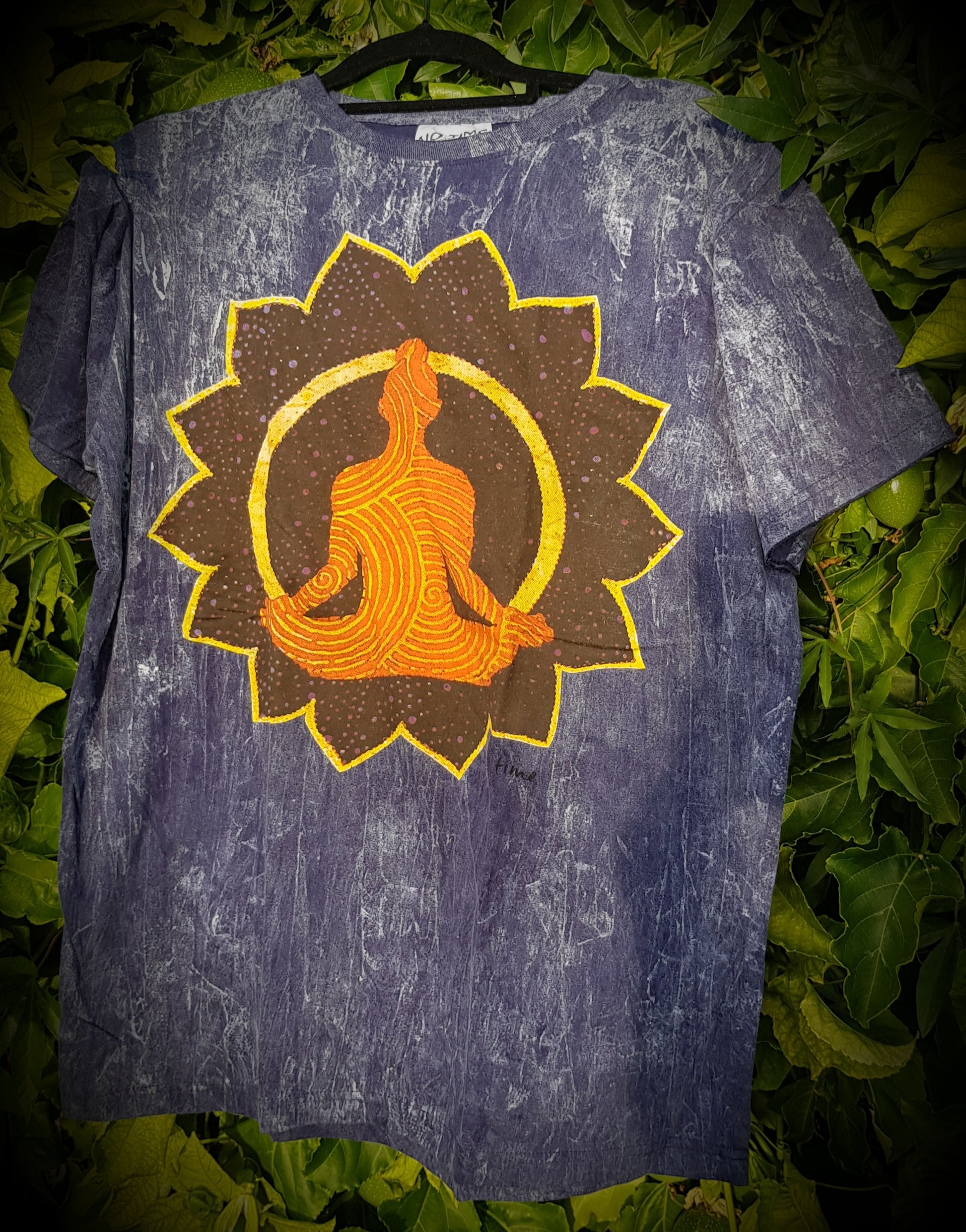 Yoga  - Standard fit T-shirt- Medium